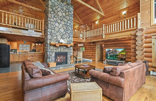 White Mills Cabin | Luxury Lakefront Custom Log Home. Perfect for Ski Trips & Getaways!
