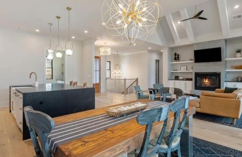 Mooresville House | Luxury Lakefront Escape Pool Poker Hot Tub Fire Pit