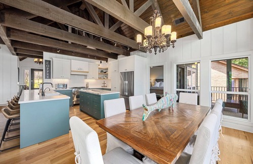 Walden on Lake Conroe House | Luxury Lakefront: Gameroom, Pool, Spa, Amenities! Sleeps 16 - Family Friendly!
