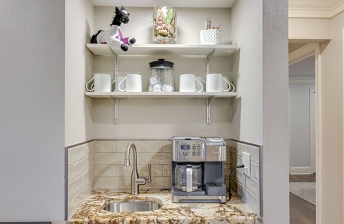 Lake Hamilton Condo | Luxury Lakefront Hot Springs Condo w/Pools!
