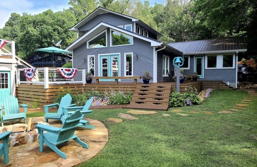 Wiley House | Luxury Lakefront Home on Lake Burton