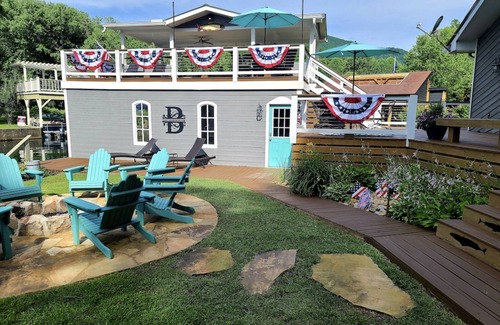 Wiley House | Luxury Lakefront Home on Lake Burton