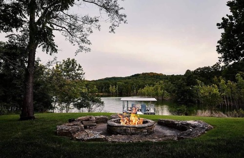 Blue Eye House | Luxury Lakefront Home w/Pool: Golfer's Paradise!