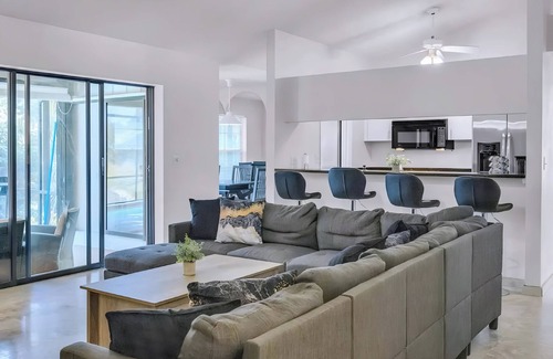 Fruitville House | Luxury Lakefront Home w/Enclosed Pool - Quiet and Peaceful - Sleeps 9