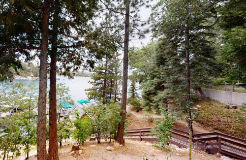 Cedar Glen House | Luxury Lakefront Retreat
