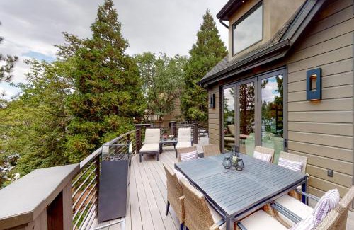 Cedar Glen House | Luxury Lakefront Retreat