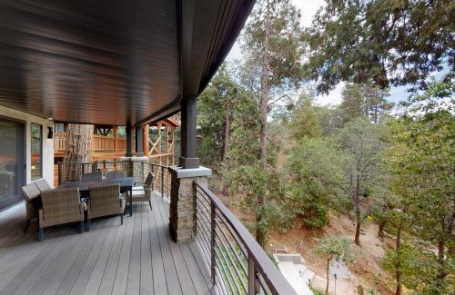 Cedar Glen House | Luxury Lakefront Retreat