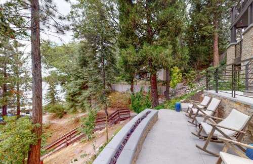 Cedar Glen House | Luxury Lakefront Retreat