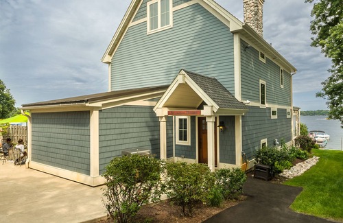 Delavan Lake House | Luxury Lakefront Rental on Beautiful Delavan Lake