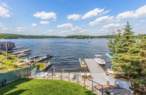 Hopatcong House | Luxury Lakefront Retreat - 1hr from NYC - Huge Lake