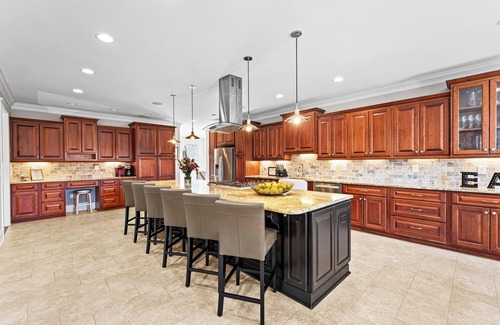 Denver House | Luxury Lakefront Stay | Private Dock, Kayaks & Indoor/Outdoor Pool | The Retreat