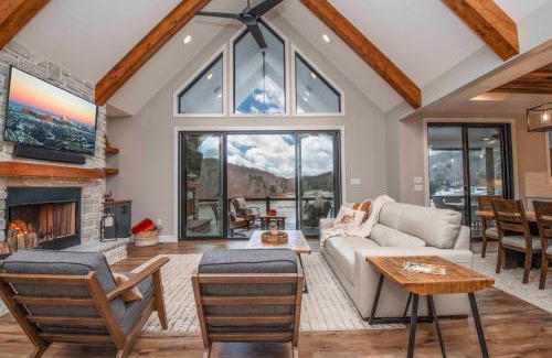 Hidden Springs House | Luxury Lakeside Living at Knot Working on Norris Lake