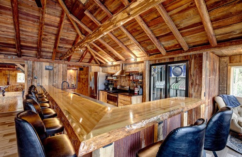 Tomahawk Cabin | Luxury Lakeside Lodge on Beautiful Somo Lake