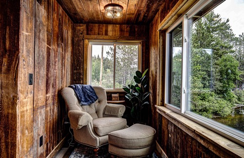 Tomahawk Cabin | Luxury Lakeside Lodge on Beautiful Somo Lake