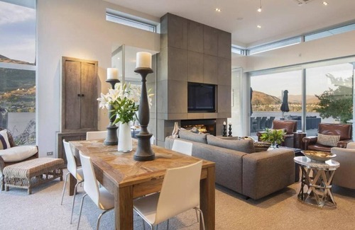 Kelvin Heights House | Luxury lakeside villa with terrace and spa pool by MajorDomo