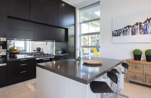 Kelvin Heights House | Luxury lakeside villa with terrace and spa pool by MajorDomo