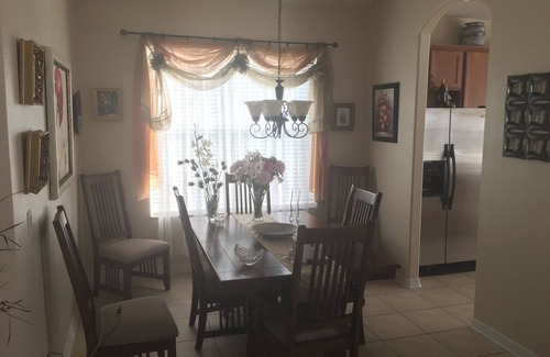 Palmetto House | Luxury Lakeside Villa. Close to Beaches, Golf and Shops