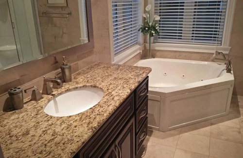 Carrying Place House | Luxury Lakeview Villa: Gateway to Winery Paradise