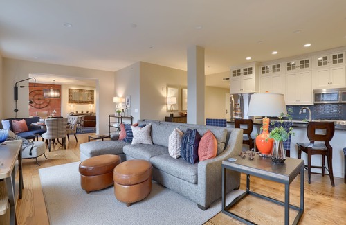 Lancaster Condo | Luxury Lancaster Downtown Condo - 3 blocks from Central Market!