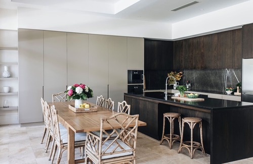Unley Park House | Luxury large home with Pool Tennis court and Gym 8 mins to CBD & Adelaide Oval