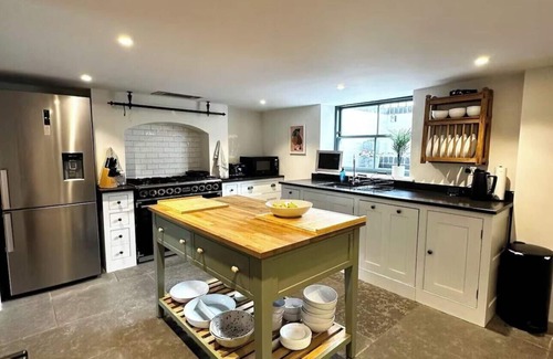 Whitnash House | Luxury Leamington Spa House With 3 Bedrooms