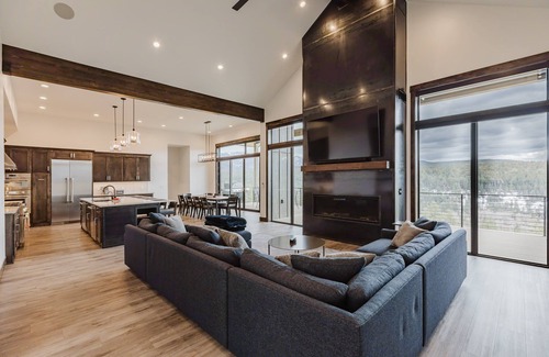 San Juan River Village House | Luxury Listing | A/C, Hot Tub, Close to Skiing, Incredible Mountain Views