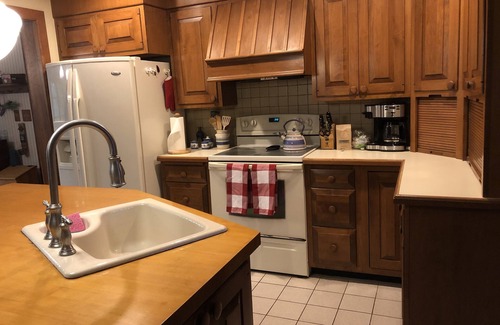 Lemont House | Luxury listing close to stadium and downtown