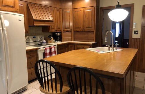 Lemont House | Luxury listing close to stadium and downtown