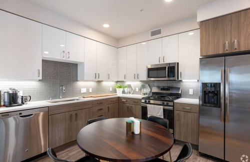 Menlo Park Condo | Luxury Living at Elan Menlo: 2BR Condo with Outdoor Pool, Fire Pit, and BBQ Grills