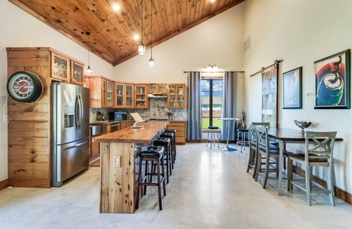 Milton House | Luxury Living - Barndominium