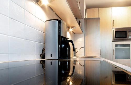 Vorderegg Apartment | Luxury Living near Weissensee +Balcony +Netflix