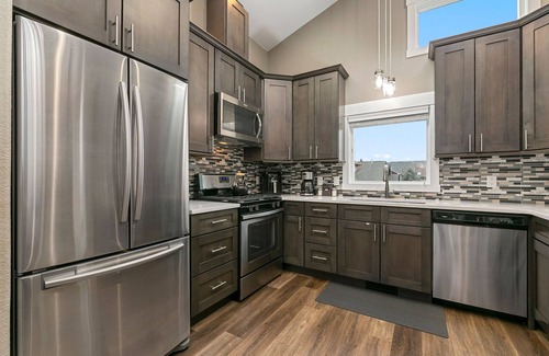 River Rock Apartment | Luxury Living – Walk to Poudre Trail and Old Town!