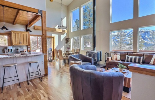 Hermosa House | Luxury Lodge ✨Close to Ski Hill & Durango 🏔️ Hot Tub with Mountain Views