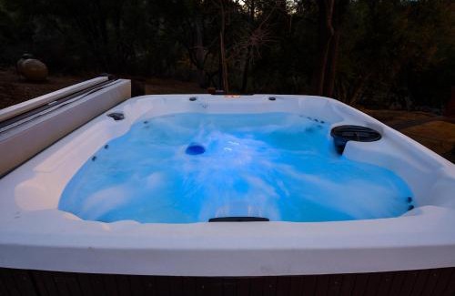 Oakhurst House | Luxury Lodge-Hot Tub-BBQ-Sleeps 18