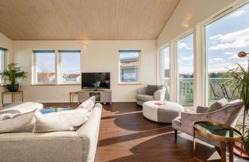 Hopton House | Luxury Lodge w/Hot Tub on 400-Acre Estate