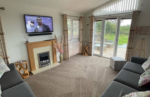 Rhyd-y-clafdy Cabin | Luxury Lodge with hot tub on the exclusive Golf Village, Hafan y Mor, Pwllheli