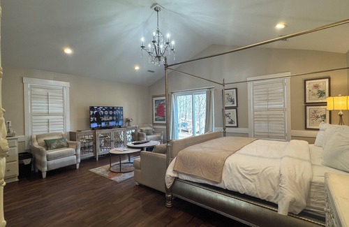 Elizabethtown Resort | Luxury Lodging, Lakefront View, King Bed w/Private Bath, Private Patio.