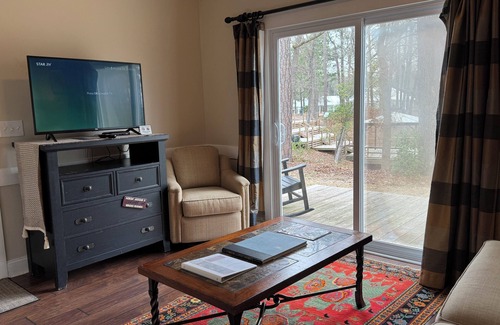 Elizabethtown Resort | Luxury Lodging, Lakefront View, Queen Bed w/Private Bath, Patio.