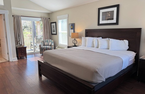 Elizabethtown Resort | Luxury Lodging, Lakefront View ,King Bed w/Private Bath, Private Patio.