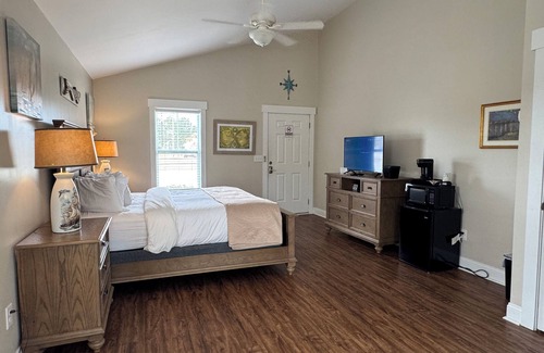 Elizabethtown Resort | Luxury Lodging, Lakefront View, King Bed w/Private Bath, Private Patio.