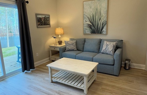 Elizabethtown Resort | Luxury Lodging, Lakefront View, King Bed w/Private Bath, Patio