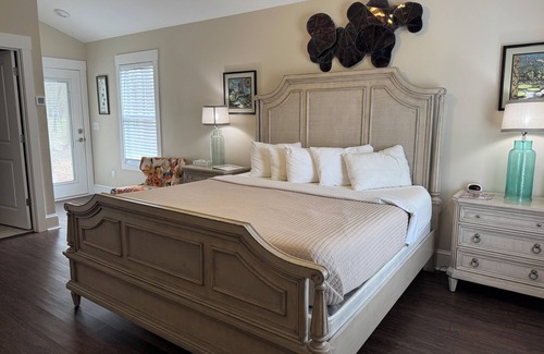 Elizabethtown Resort | Luxury Lodging, Lakefront View, King Bed w/Private Bath, Handicap Shower, Private Patio.