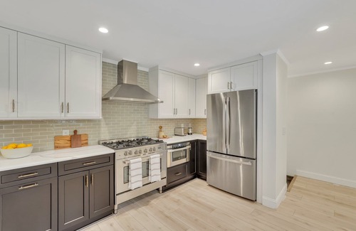 Historic Downtown Savannah Apartment | Luxury Loft in Prime Historic District Location by Lucky Savannah