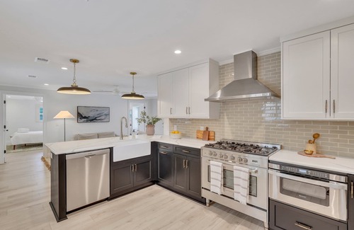 Historic Downtown Savannah Apartment | Luxury Loft in Prime Historic District Location by Lucky Savannah
