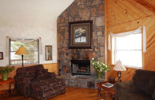 Mount Ida House | Luxury, loft, log-sided two bedroom Harbor North cottage cottage