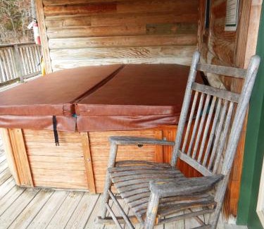 Mount Ida House | Luxury, loft, log-sided two bedroom Harbor North cottage cottage