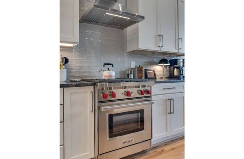 Fayetteville Apartment | Luxury Loft on Historic Fayetteville Square
