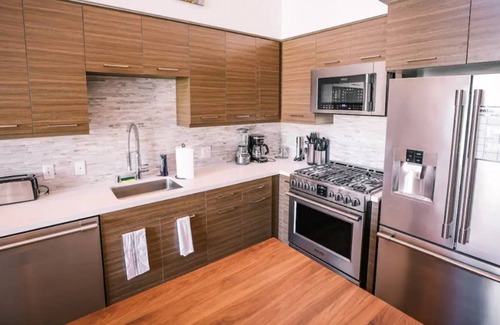 Glendale Condo | Luxury Loft Penthouse 10 mins from the Airport!