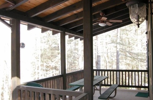 Robbinsville Cabin | Luxury Log Cabin, 4.5 Private Ac. Above Mtn Stream, Hot Tub & Wifi, Paved Dr.