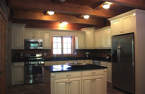 King Cabin | LUXURY LOG HOME WITH YOUR PRIVATE DOCK ON THE CHAIN O LAKES